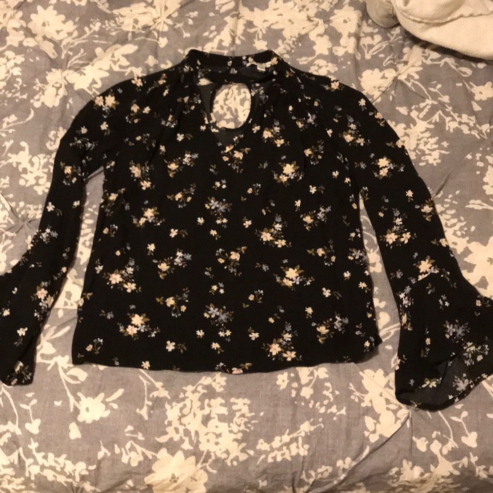 Choker bell sleeve top - Picture 3 of 4